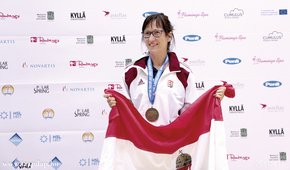 Timea Persa with her medal
