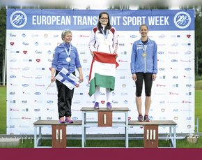 Fanni Kisbakonyi with her gold medal